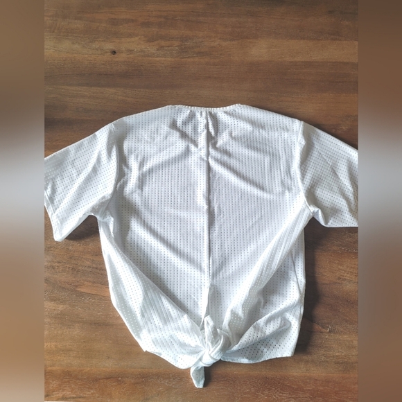 MICHI, Perforated Athletic/Athleisure Top with Optional Tie Back, White, Size XS - Picture 4 of 5